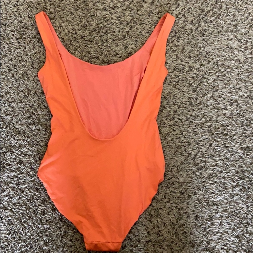 One piece bathing suit - Picture 2 of 2